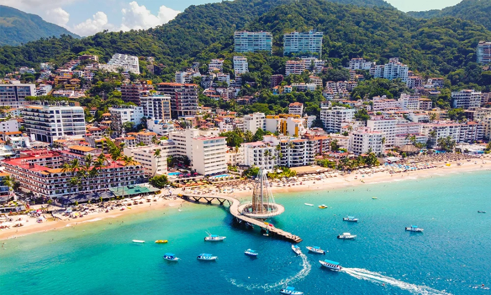 Vista panorámica de Puerto Vallarta y zona hotelera